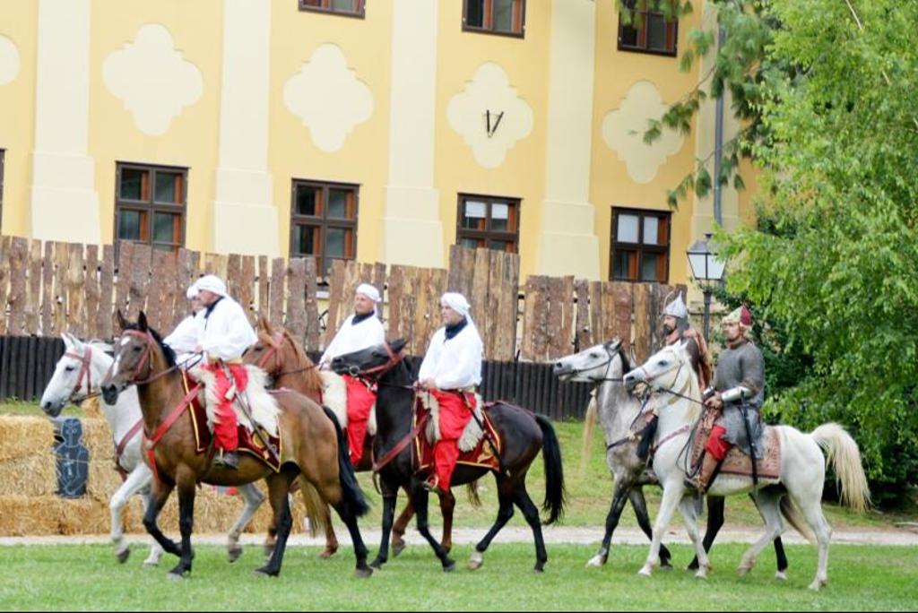III. KapuVra Fesztivl Dlutni szrakoztat msor a Vrrokban