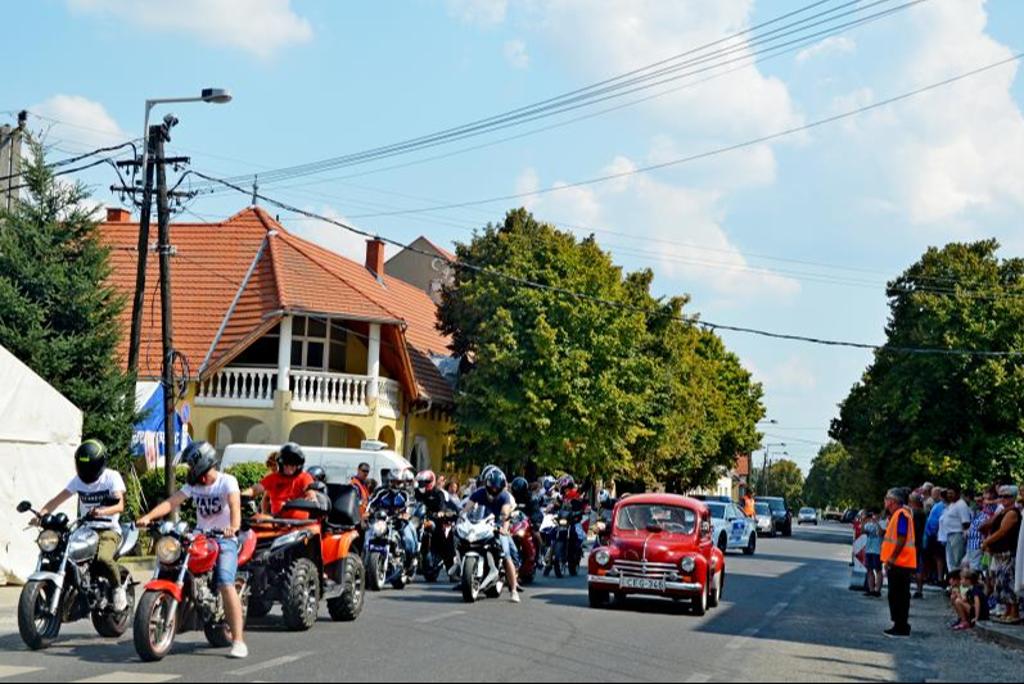 Jubileumi X. GARTA NAP Veternmotorok,autk s lovasok felvonulsa